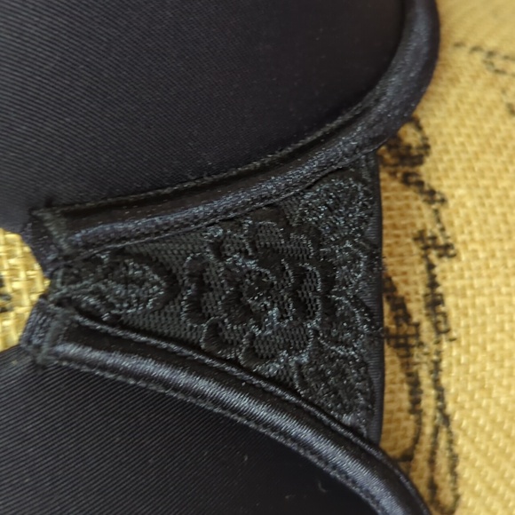 Vanity Fair Bra - Picture 2 of 7